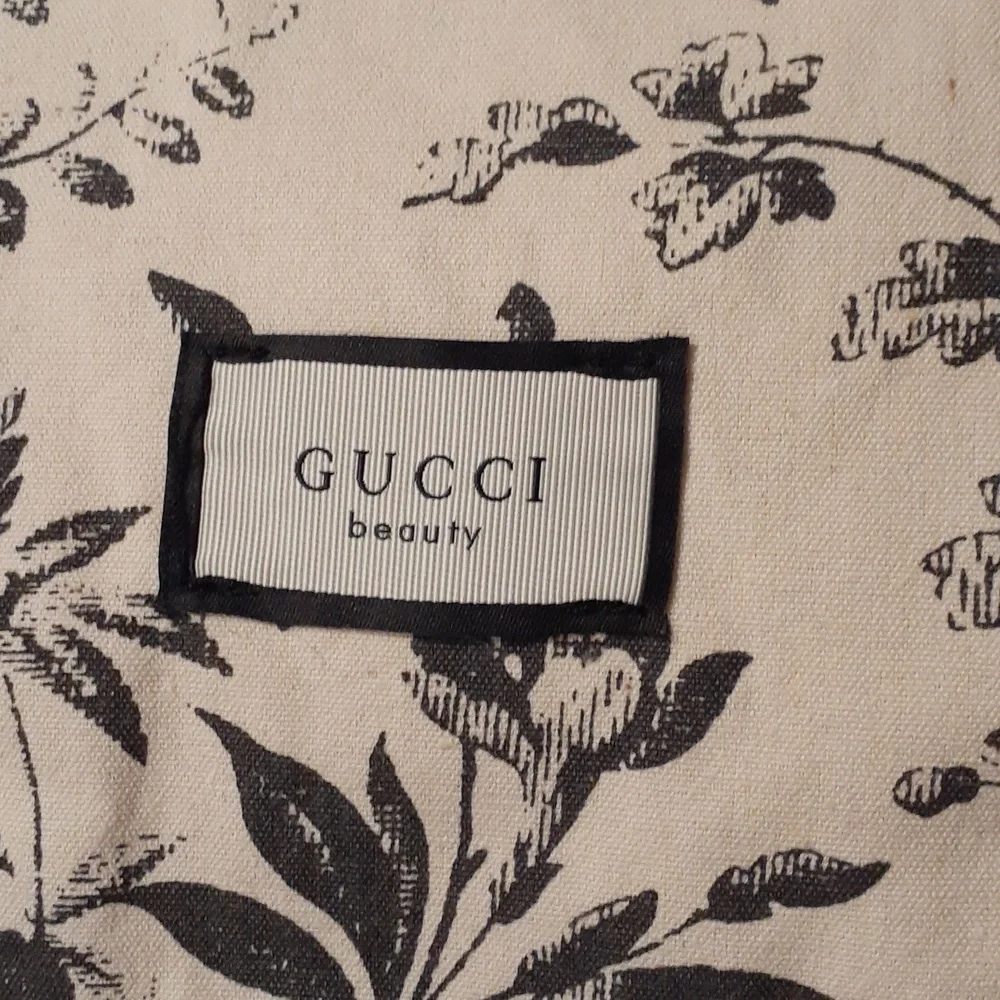 GUCCI FEMALE SATIN BLOOM POUCH TOTE NWT - Picture 4 of 11